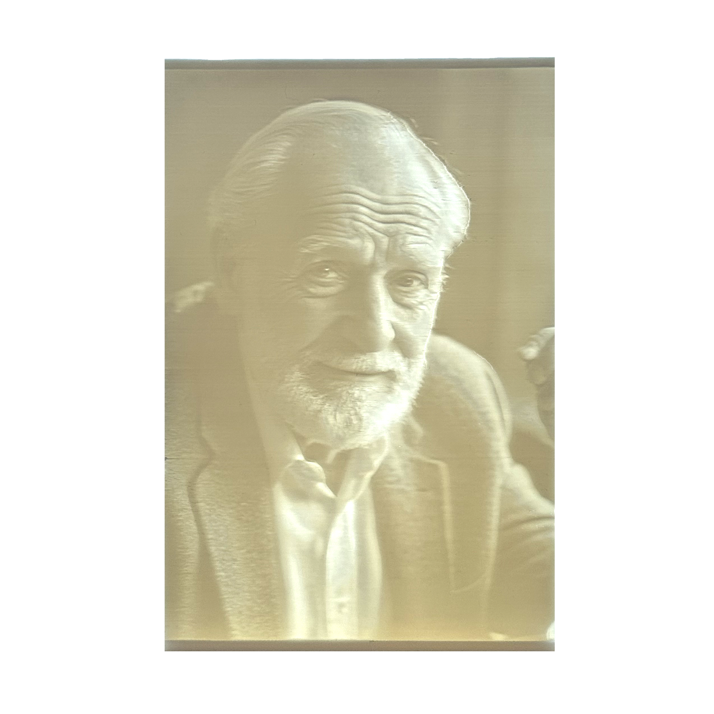 En bild på en litofan på en äldre man